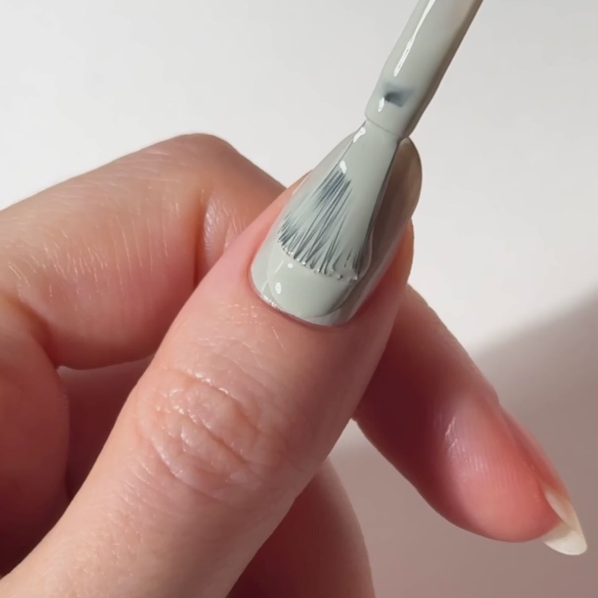 gitti no. 017 Feather Grey Application Video